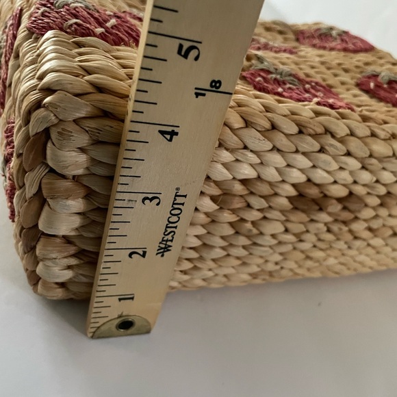 Raffia Straw Tote Handbag Leather Straps Strawberries (9x11x4”d) NWOT new! - Picture 7 of 7